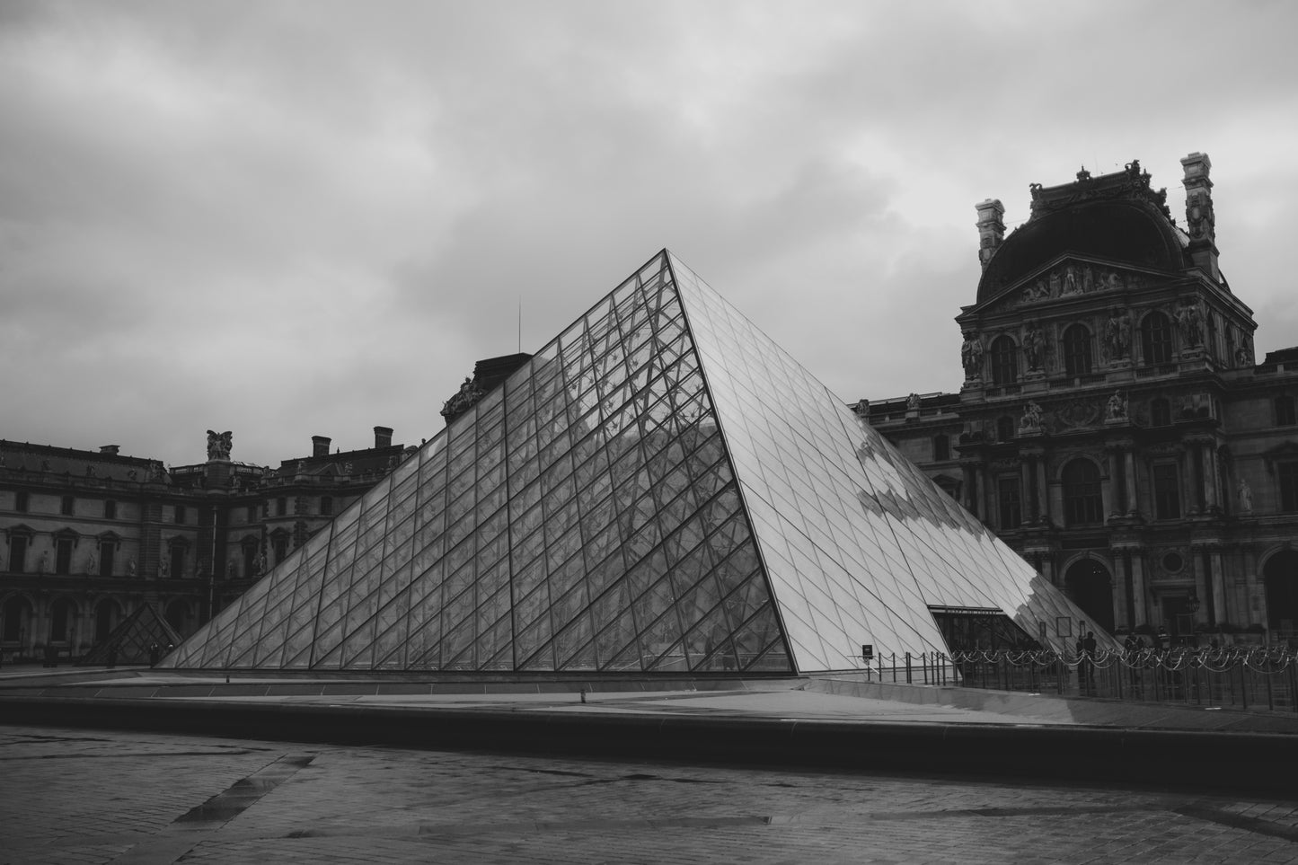 Paris Louvre B&W